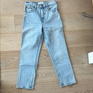 Abercrombie & Fitch The 90's Straight Ultra High Rise Jeans